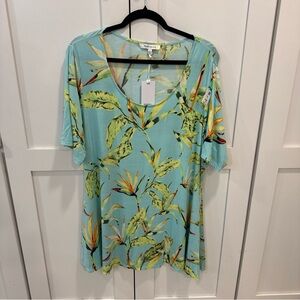 NWT Rose & Olive Tropical Print Scoop Neck Women's Top - Mint green 1X